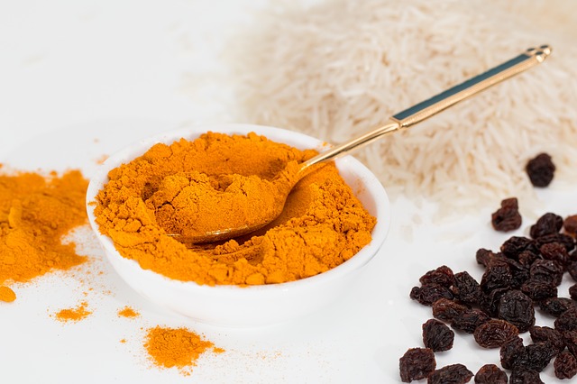 Turmeric powder added to pet food is a cancer-fighting ingredient. 