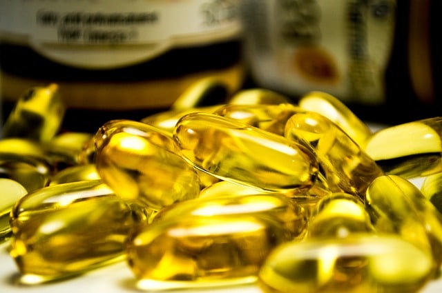 Salmon oil capsules provide dogs with skin and hair problems with essential fats for healthy skin and follicle growth.